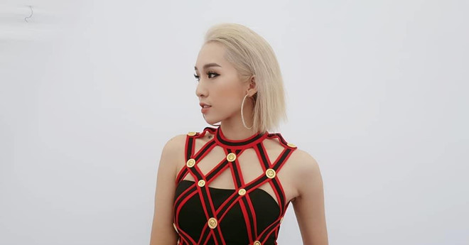 Emily (Nguyễn Hương Ly, sinh năm 1989) - nửa kia của nam ca sĩ BigDaddy - là gương mặt nổi tiếng với giới trẻ. Emily bắt đầu nhận được sự quan tâm khi giành giải nhất cuộc thi Miss Audition 2007. Năm 2010, 8X lấn sân sang con đường ca hát và cho ra đời nhiều bản hit như Ngọn nến trước gió, Dừng lại nhé...