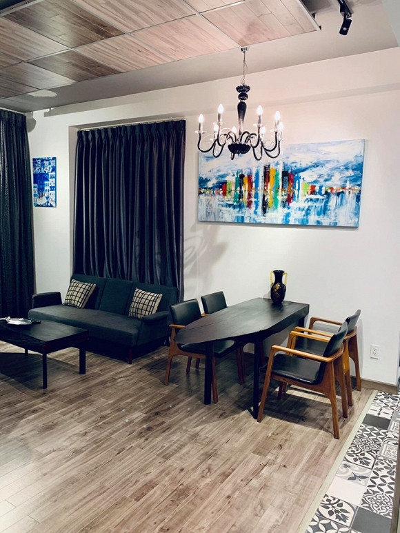 Mới đây, Quốc Trường đã rao bán căn hộ 86m2 ở Quận 2, TP Hồ Chí Minh. Căn hộ gồm 2 phòng ngủ, một phòng khách, nội thất cao cấp.