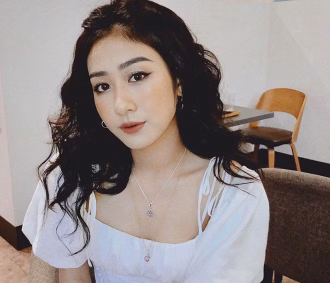 Trang Lou (Phạm Thu Trang, sinh năm 1995), em gái vlogger Huy Me, có hơn 500.000 lượt theo dõi trên Facebook và 1,3 triệu follower tại Instagram dù không hoạt động nghệ thuật. Sau khi kết hôn vào năm 2015 và có bé Xoài, Trang Lou trở thành một trong những mẹ bỉm sữa trẻ trung, hiện đại được nhiều người ngưỡng mộ.