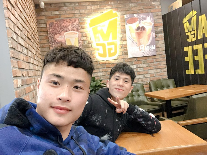 Đặng Văn Tới đăng hình ảnh đi ăn tối cùng Trần Đình Trọng. Đây là ngày cuối cùng của bộ đôi trung vệ này trong chuyến tập huấn Hàn Quốc của U23 Việt Nam.