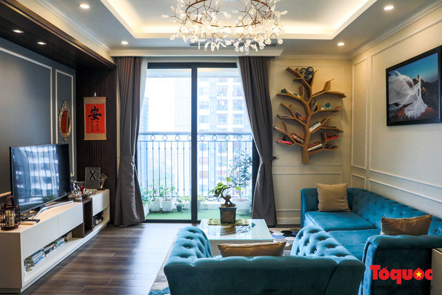 Không gian sống của cô và con trai có diện tích hơn 100m2, gồm có 2 phòng ngủ, 1 phòng khách và một phòng bếp.