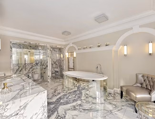 Trong 5 năm qua, không có bất kỳ ngôi nhà nào ở Westminster, St James hay West End rộng hơn 3000 mét vuông hay có giá thuê hơn 10.000 bảng mỗi tuần được rao bán thành công. Thiết kế biệt thự đẹp xuất sắc khi kết hợp thành công phong cách hiện đại và cổ điển.