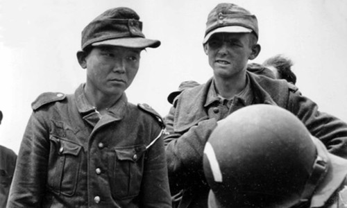 So phan ky la cua binh si chien dau cho... 3 phe trong The chien 2