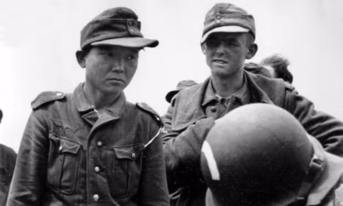 So phan ky la cua binh si chien dau cho... 3 phe trong The chien 2