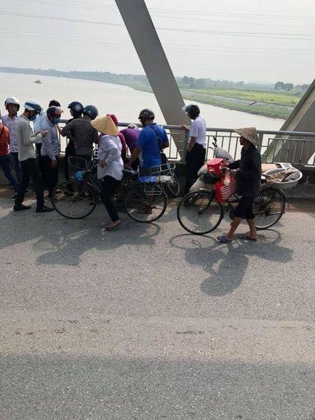 Nguoi phu nu dung chuyen nhay cau tu tu de tron no-Hinh-2