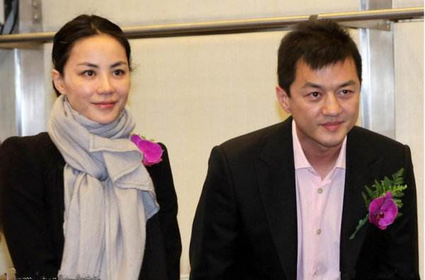 Ly A Bang lo anh hen ho cung ban gai moi sau 6 nam ly hon-Hinh-2