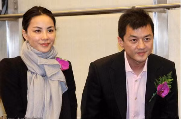 Ly A Bang lo anh hen ho cung ban gai moi sau 6 nam ly hon-Hinh-2