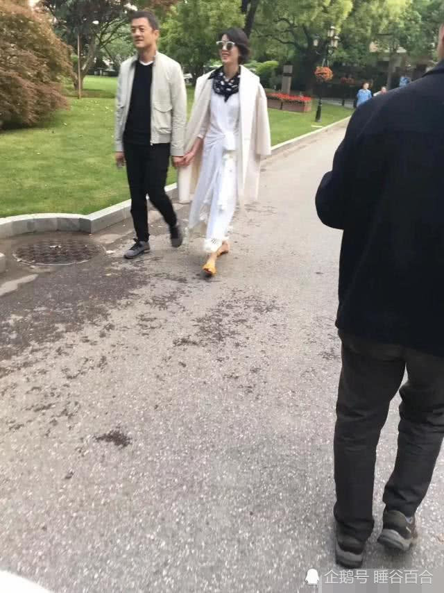 Ly A Bang lo anh hen ho cung ban gai moi sau 6 nam ly hon