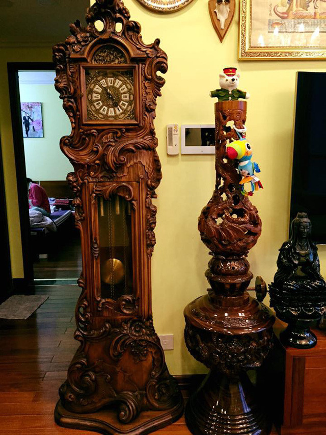 Vốn là người yêu thích các đồ độc, đồ cổ và lạ nên nhà NSND Tự Long không thể thiếu những mẫu đồng hồ "hiếm có khó tìm".