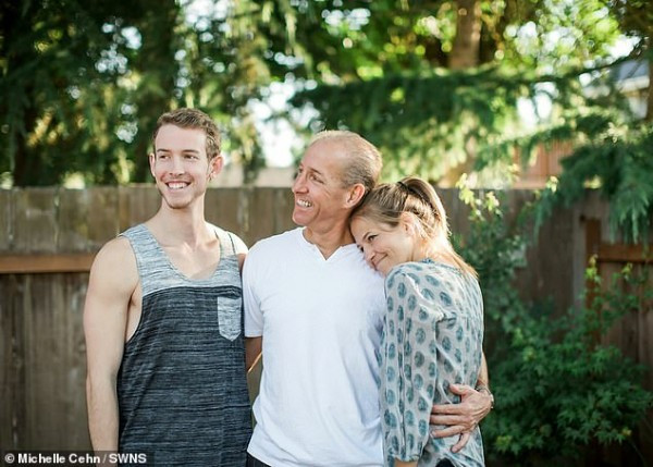 Nguoi phu nu doan tu cha ruot nho Facebook sau 32 nam-Hinh-2