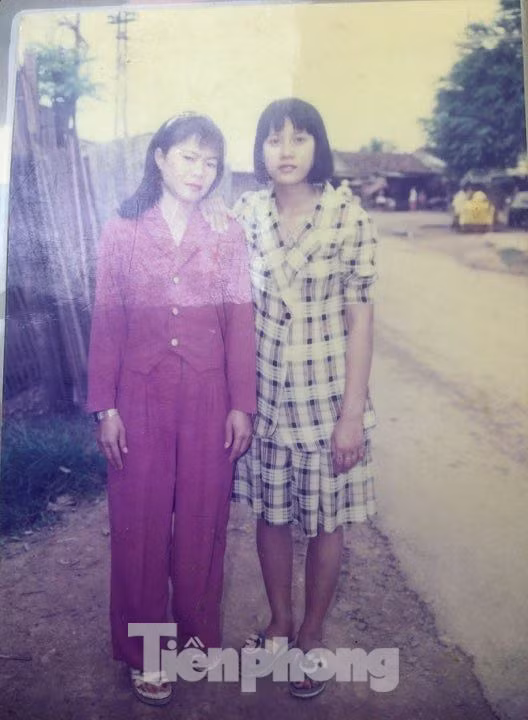 Khoanh khac tuong phung sau 22 nam cua nguoi phu nu bi lua sang TQ-Hinh-2