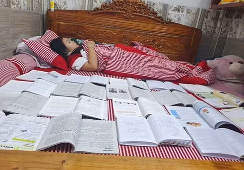 Kieu on thi ba dao cua hoc sinh khien dan mang cuoi ngat