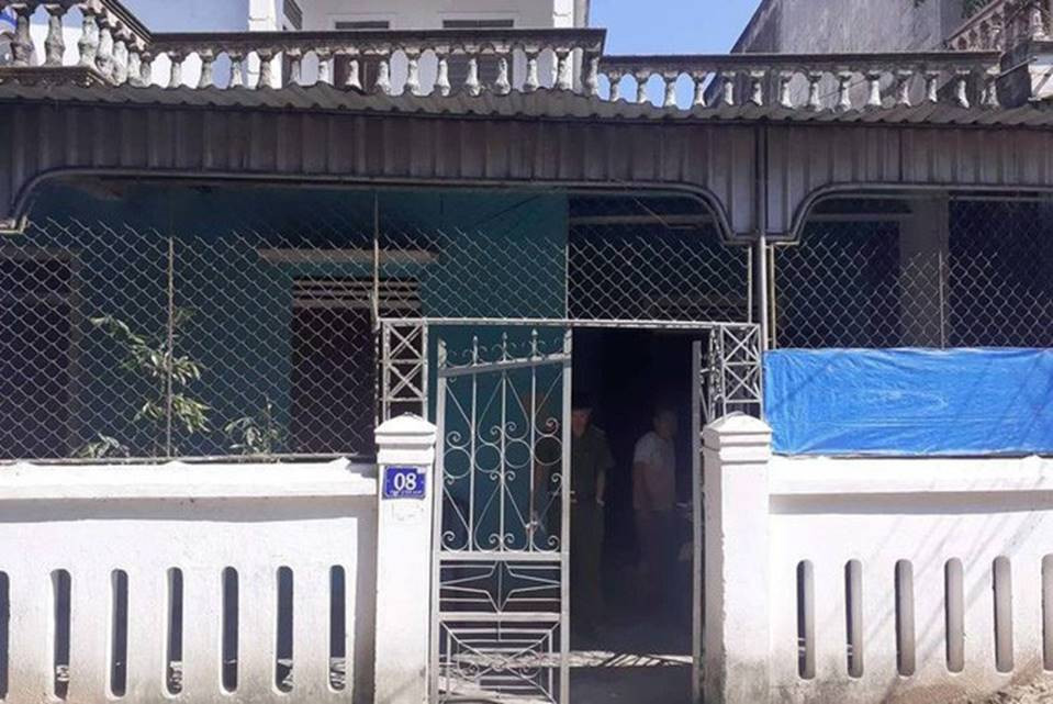 Nuoc mat nguoi me co con gai bi chong dung dao cua co