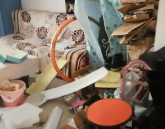 Chu tro hoang loan khi ghe tham phong cua hot girl trieu nguoi theo doi-Hinh-2