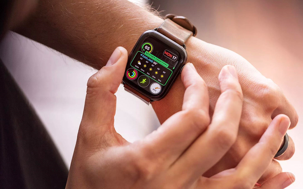 Muon tro thanh cong ty dich vu, Apple nen giam gia iPhone-Hinh-2