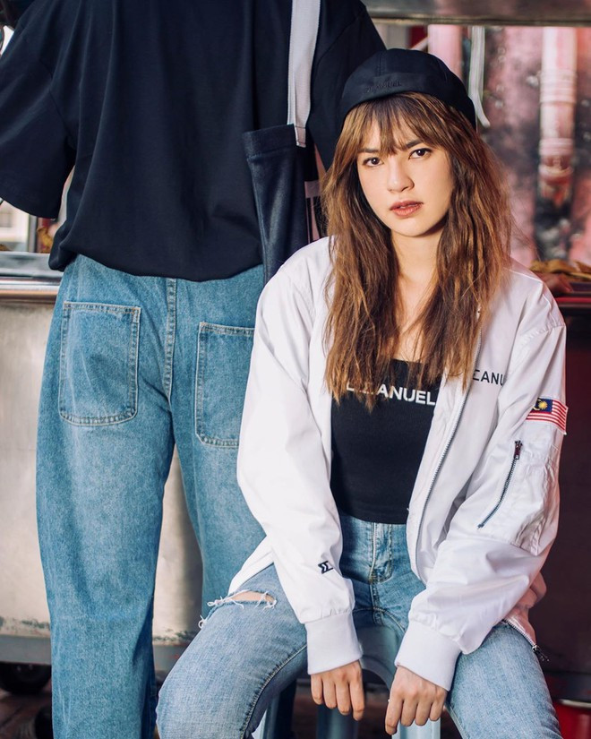 Nhờ vẻ ngoài sáng và chiều cao 1,63 m, Lowitz hiện là mẫu ảnh cho nhiều nhãn hàng thời trang tại Malaysia. Bên cạnh đó, cô còn tham gia đóng phim, video ca nhạc và quảng cáo sản phẩm tại trang cá nhân.