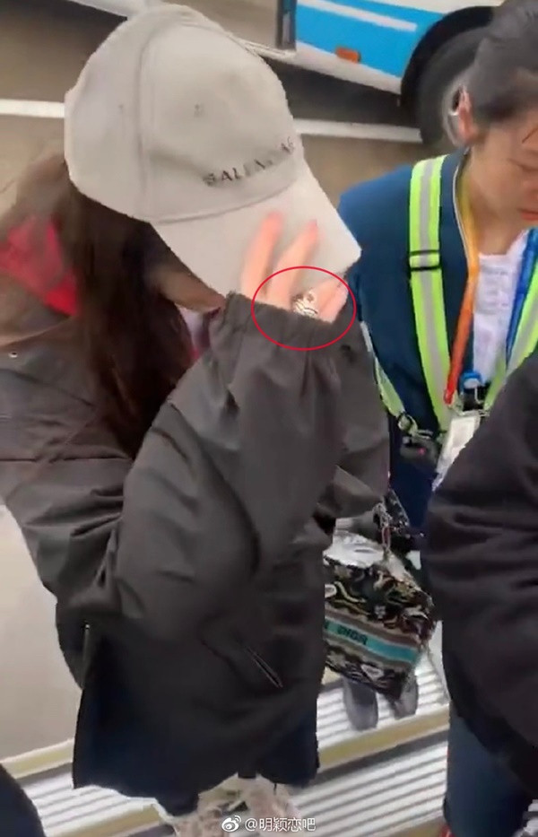 Angela Baby hanh dong la chung minh van hanh phuc voi chong-Hinh-2