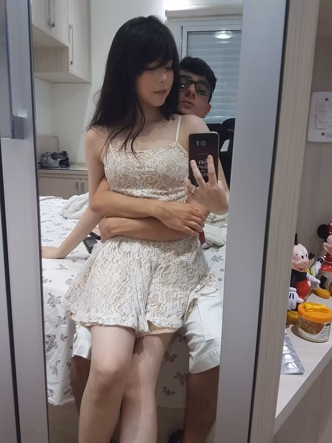 Nu game thu lo anh than mat voi ban trai