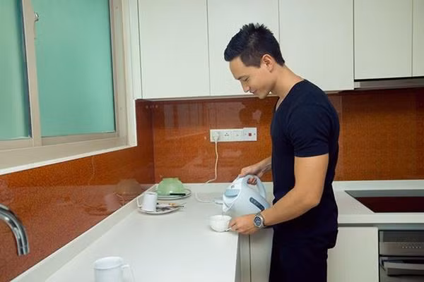 Kim Lý khiến fan “mát lòng” khi lộ nhà khủng vượt mặt cả Cường Đôla - Hình 7 Kim Ly khien fan “mat long” khi lo nha khung vuot mat ca Cuong Dola-Hinh-7