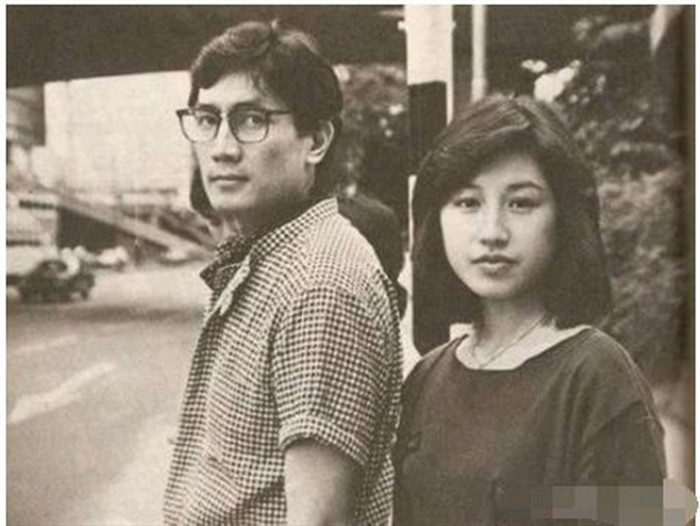 Bi kịch đầu tiên của bà tới từ người chồng đầu tiên và cũng là bạn diễn, nam diễn viên Lưu Vĩnh. Hai người hợp tác với nhau trong một bộ phim rồi nhanh chóng nảy sinh tình cảm, kết hôn năm 1983.