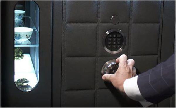 Ngăn kéo lưu trữ đồ có hệ thống khóa bằng mã số riêng.