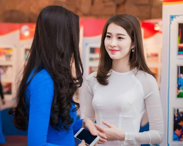 Cứ giản dị rồi trang điểm "sương sương" là Đặng Thu Thảo đã thừa sức đốn tim người hâm mộ.