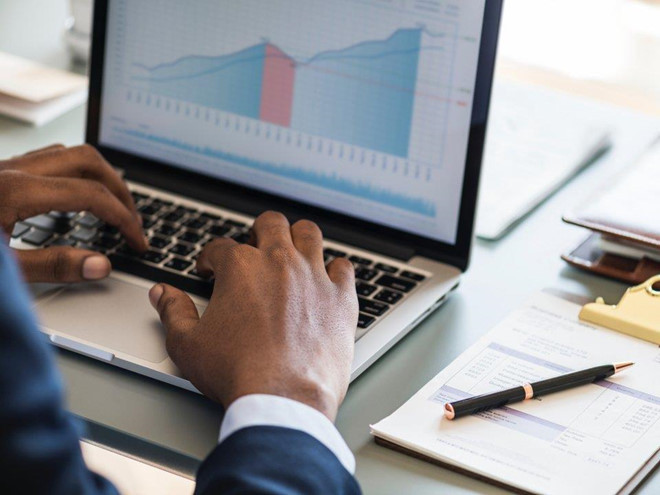 Quản lý tài chính: Người chỉ đạo và điều phối các hoạt động tài chính của doanh nghiệp tại Bắc Dakota có mức lương 123.890 USD/năm. Ở Vermont, thu nhập trung bình là 113.610 USD. Ảnh: 1DayReview.