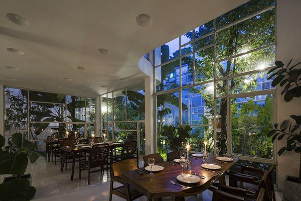 Không gian ăn uống "lãng mạn" của ngôi nhà.