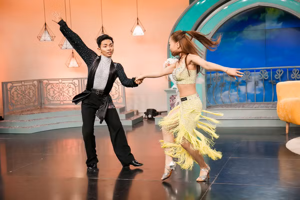 Chong tre cua Khanh Thi 2 lan roi nuoc mat tai SEA Games 30