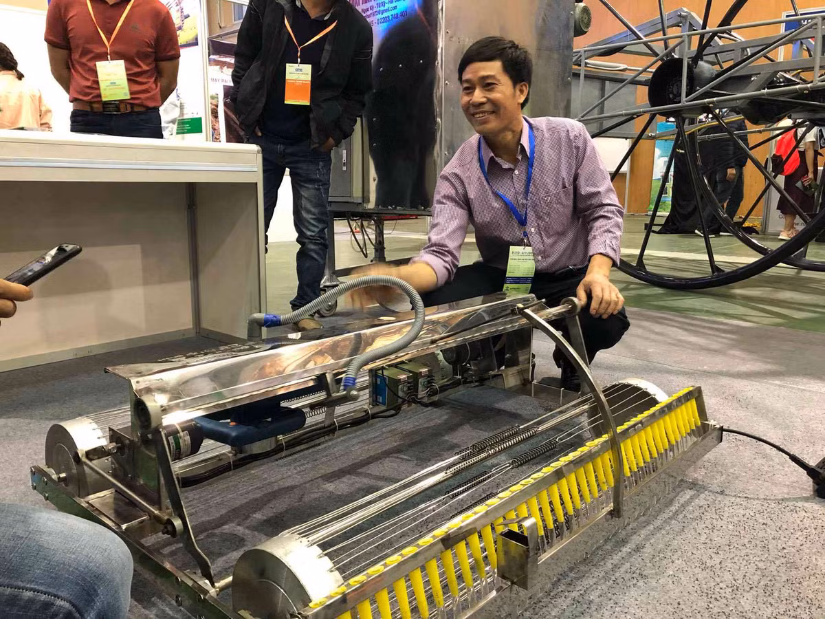 Ne phuc anh nong dan lop 7 SX may nong nghiep xuat khau 14 nuoc