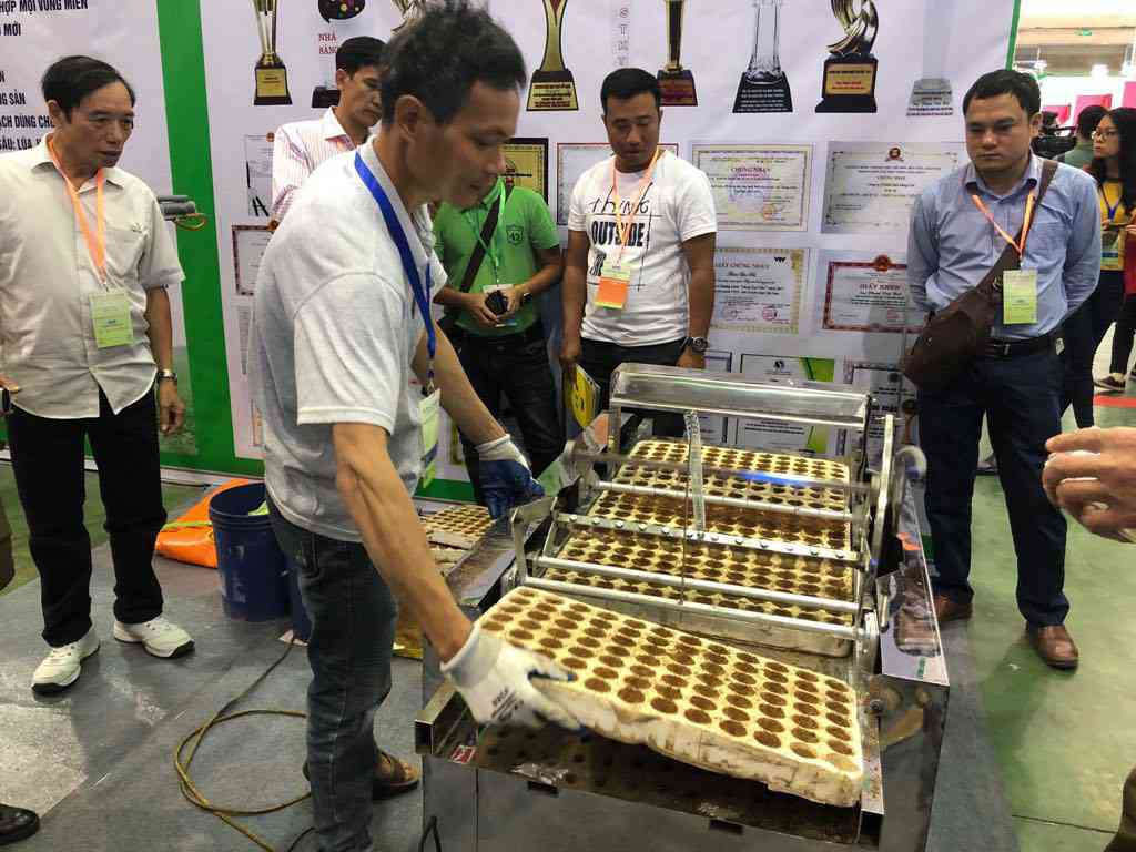 Ne phuc anh nong dan lop 7 SX may nong nghiep xuat khau 14 nuoc-Hinh-2