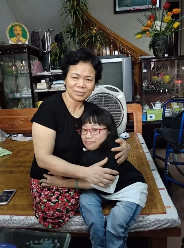 Buoi be giang cuoi cung day xuc dong cua co be xuong thuy tinh