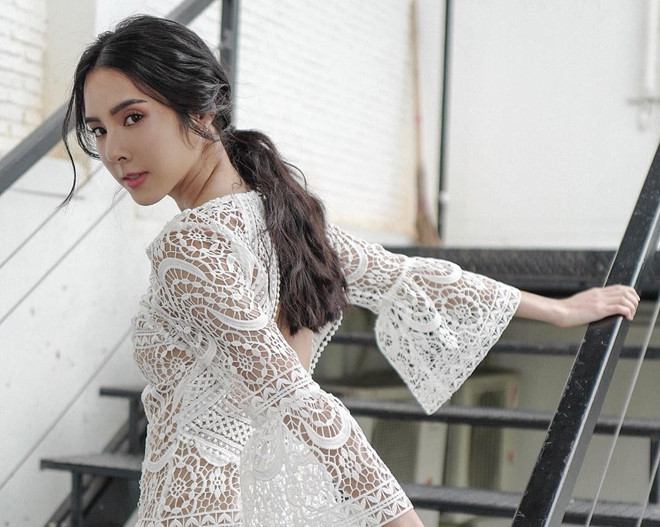 Bebe tốt nghiệp thạc sĩ chuyên ngành Quản trị Kinh doanh tại Đại học Assumption (Thái Lan). Ngoài là diễn viên, ca sĩ nổi tiếng, Bebe còn đang giảng dạy môn Nguyên lý Tiếp thị tại ngôi trường cô từng theo học.