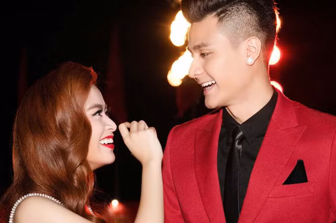 Tuy nhiên, đến tháng 10/2018, rộ tin đồn cặp đôi đã "đường ai nấy đi". Tháng 3/2019, Vĩnh Thụy công khai tình cảm với 1 cô gái khác, chính thức xác nhận chuyện tan vỡ với Hoàng Thùy Linh. Vậy là dù xinh đẹp, giàu có, nổi tiếng nhưng Hoàng Thùy Linh vẫn đang lẻ bóng ở tuổi 31.