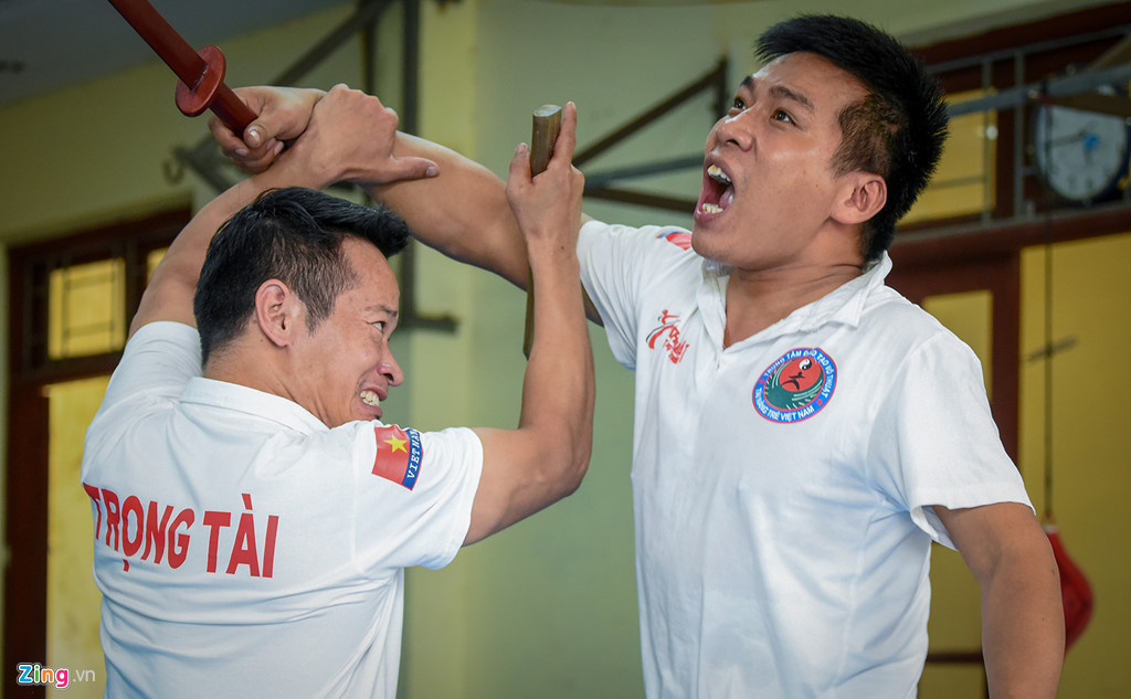 Thuc hu dong the o 'Nguoi phan xu' nhan cat-xe 300.000 dong/ngay-Hinh-2