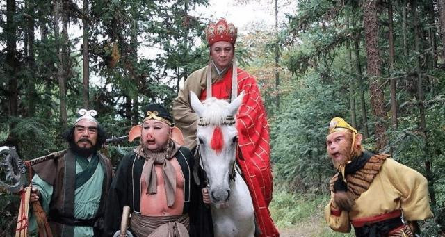 Be gai hoc lop 5 phat hien hat san lon trong 'Tay du ky'