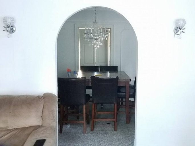 Vincent Orr chỉ thuê công nhân khi cần phải lắp đặt ống dẫn cho hệ thống sưởi trung tâm và sửa chữa mái nhà. (Ảnh: Business Insider)