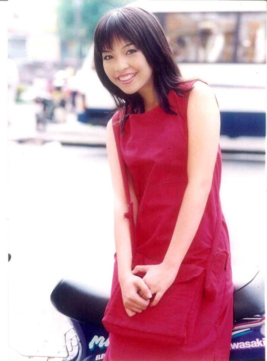 Tốt nghiệp THPT, Hiền Thục thi vào Trung cấp thanh nhạc Nhạc viện TP.HCM, bắt đầu con đường ca hát chuyên nghiệp.