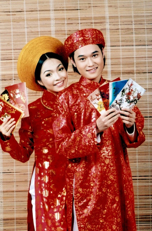 Quang Vinh từng kể về thời gian đầu khi Hiền Thục bước vào con đường ca hát chuyên nghiệp, mỗi đêm anh chở cô trên xe gắn máy chạy show 5-7 tụ điểm. Sau đó, hai chị em dắt nhau đi ăn khuya. "Hoàng tử sơn ca" chia sẻ, với anh, Hiền Thục như một chị gái đúng nghĩa.