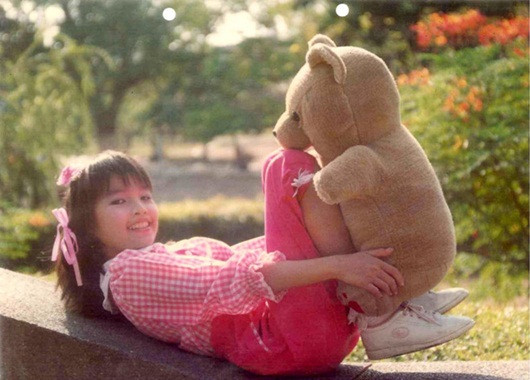 Hiền Thục được biết đến rất sớm khi tham gia vào Đội Sơn ca Nhà Thiếu nhi quận 1, TP. Hồ Chí Minh từ lúc 8 tuổi.