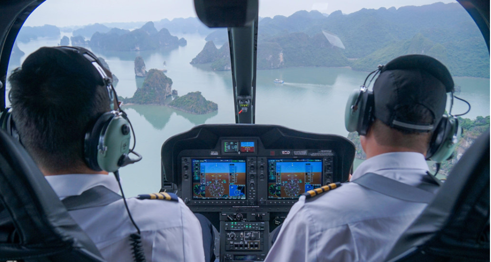 Dich vu moi cho gioi nha giau: Chi 3 trieu ngam vinh Ha Long 12 phut