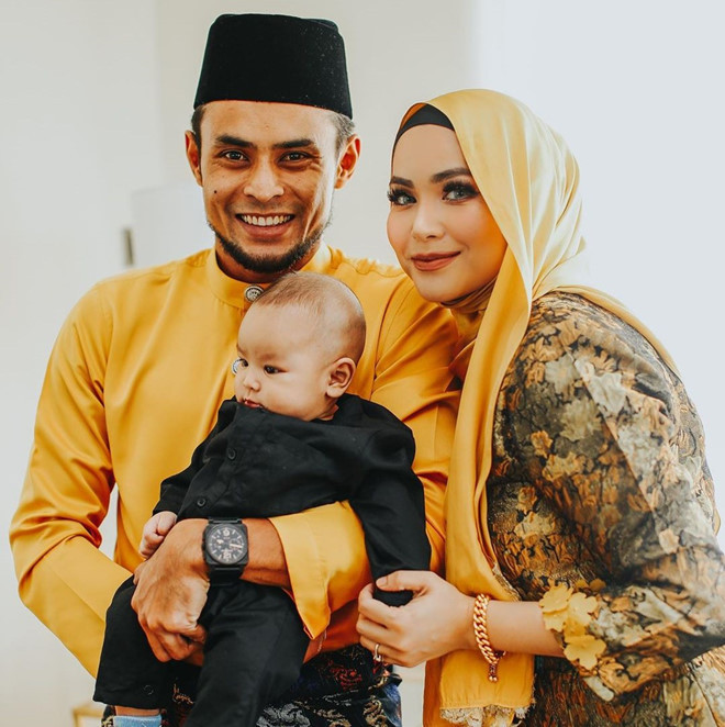 Vợ chồng cựu đội trưởng tuyển Malaysia có 4 con sau 8 năm kết hôn Vo chong cuu doi truong tuyen Malaysia co 4 con sau 8 nam ket hon