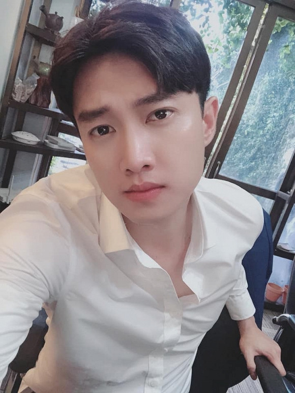 Fan nu lien tuc chuyen khoan de duoc di cafe cung Quoc Truong