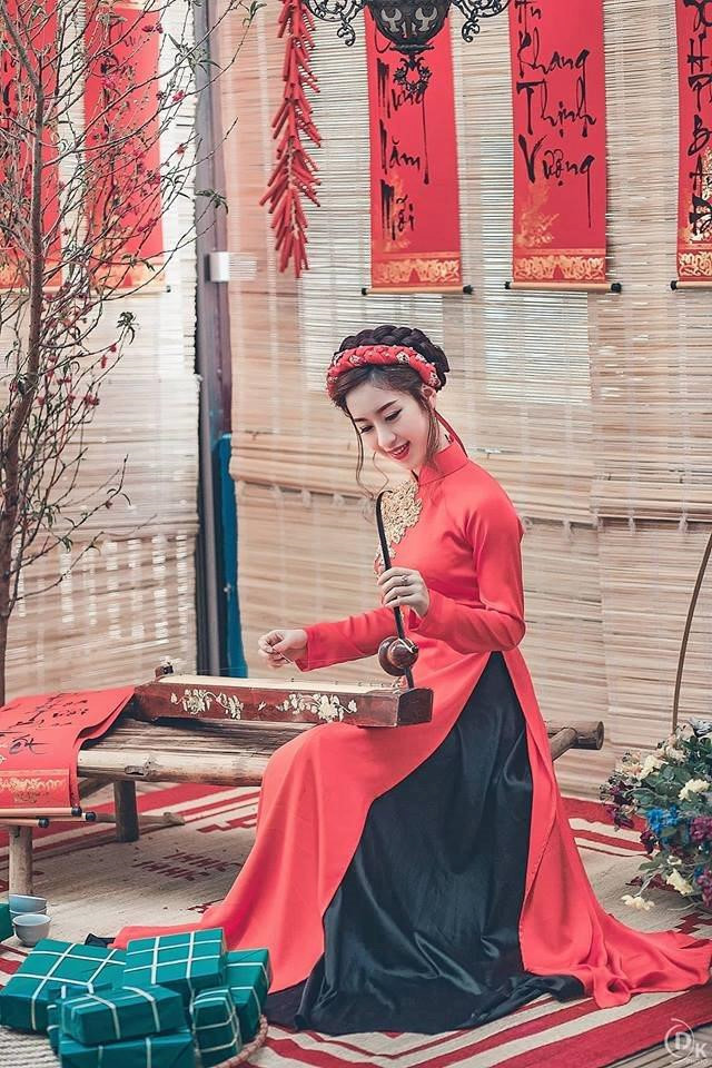 Nguyễn Thị Phương Thảo được nhiều người khen là cô gái đa tài khi ngoài hát, chơi đàn, cô còn có thể làm mẫu ảnh, MC và diễn xuất. Với tình yêu dành cho âm nhạc truyền thống, 9X hy vọng có thể quảng bá loại hình âm nhạc này đến bạn bè thế giới.