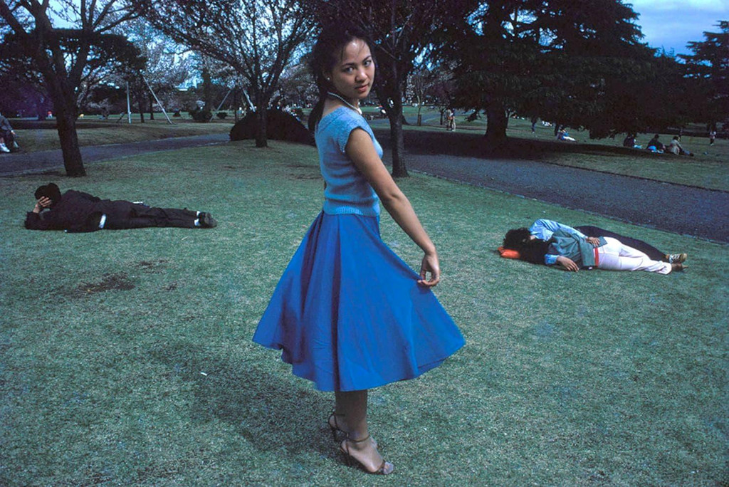 Girard cho biết ông đến Tokyo vào đúng thời điểm mà sự ảnh hưởng của Mỹ đã dần sụt giảm sau thời chiến, còn nền kinh tế Nhật Bản thì đang phát triển mạnh mẽ. Trong ảnh, một cô gái có tên Keiko ở công viên Yoyogi. Ảnh: Greg Girard.