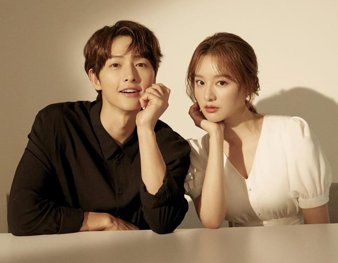 Song Joong Ki ne dung ben 'nguoi tinh tin don' trong bo anh moi