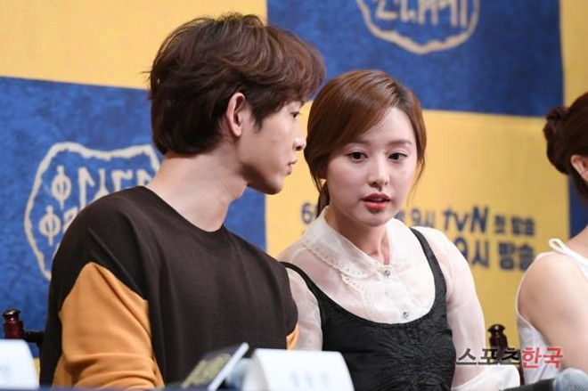 Điều này cho thấy vụ ly hôn ồn ào của Song Joong Ki ảnh hưởng không nhỏ tới danh tiếng của bộ phim Asadal Chronicles, khi mà tất cả các tin tức đều xoay quanh cuộc sống tình cảm của anh, thay vì nội dung phim.