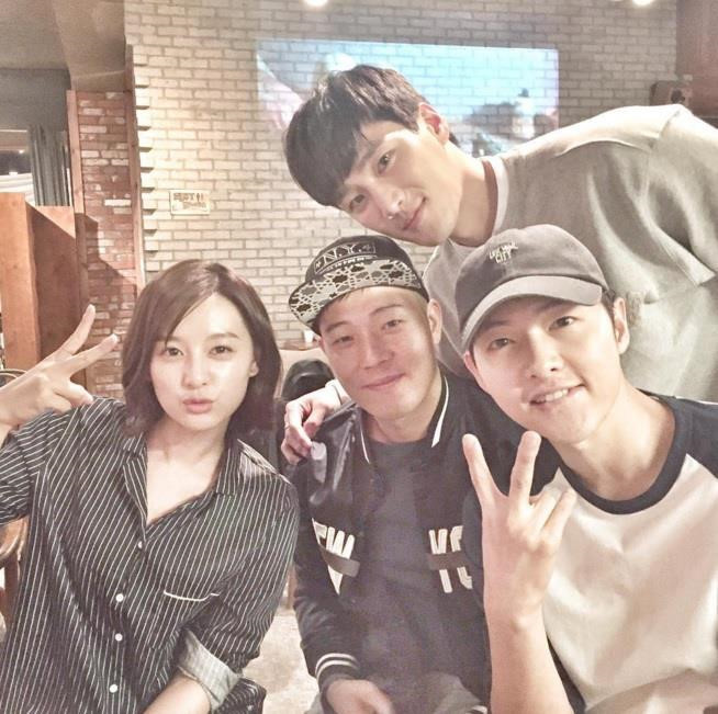 Theo trang Soompi, một đại diện làm trong ngành truyền hình cho biết sắp tới các diễn viên tham gia đóng phim sẽ phải ký một điều khoản yêu cầu không dính các scandal đời tư trong quá trình quảng bá phim hoặc phim đang phát sóng.