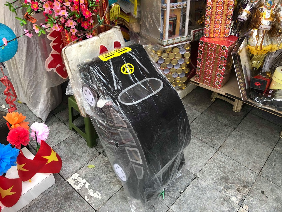 Các mặt hàng vàng mã đồ sộ, "xa xỉ" trước kia như ôtô, biệt thự, xe máy... không còn nhiều nữa.