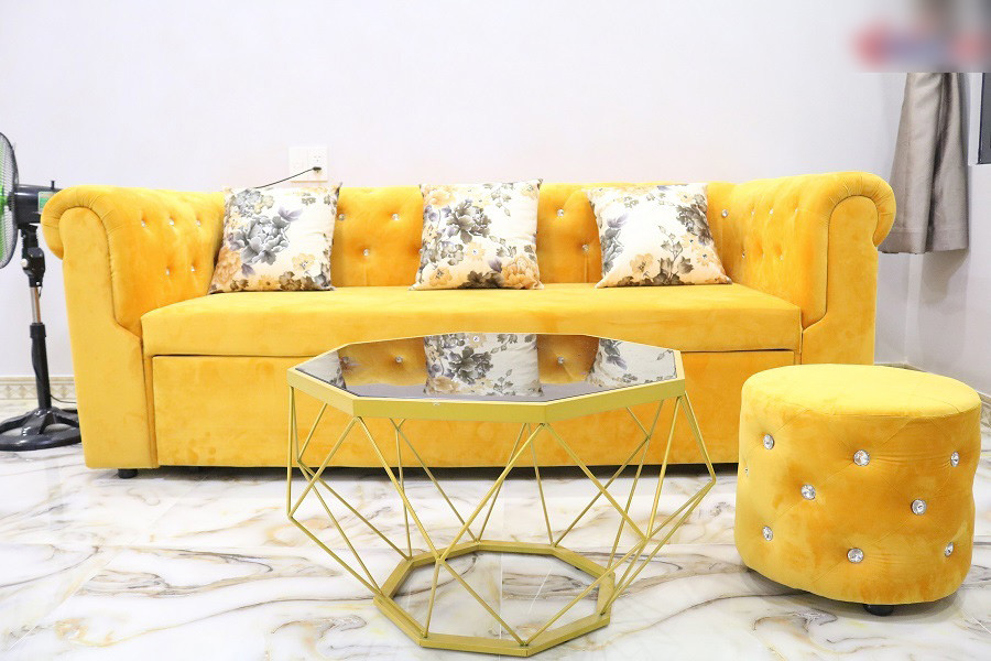 Lê Dương Bảo Lâm chia sẻ lúc quyết định xây nhà vợ chồng anh chỉ có 500 triệu, nhưng dần tích góp đến khi hoàn thiện. Vì bận rộn nên việc xây nhà và nội thất đều do bà xã anh lo liệu. Sau nhiều tháng thi công, vợ chồng Lê Dương Bảo Lâm đã chuyển về căn hộ mới vào trước Tết Nguyên Đán vừa qua.